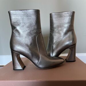 Gianvito Rossi NWT Booties 85mm in Steel Metallic Leather, Size 36